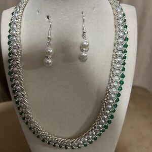 Elegant handmade Pearl and Emerald Bead Necklace Set - Green and White